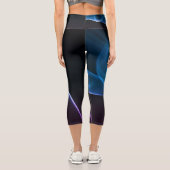 Blauer Rauch auf schwarzen Capri Leggings (Rückseite)