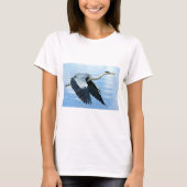 Blauer Reiher im Flug über Wasser T-Shirt (Vorderseite)