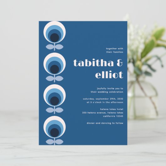 Blauer Retro Mittelalter Blumenzwiebelhochzeit Einladung (Stehend Vorderseite)