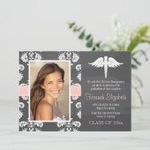 Blauer rosa Chalkboard Nursing School Abschluss Einladung (Stehend Vorderseite)