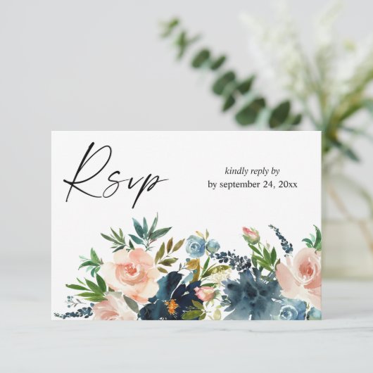 Blauer rosa Navy & Dusty Blütenblume mit RSVP-Kart RSVP Karte (Stehend Vorderseite)