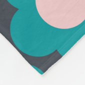 Blauer rosafarbener tropischer Blütensommer Fleecedecke (Ecke)