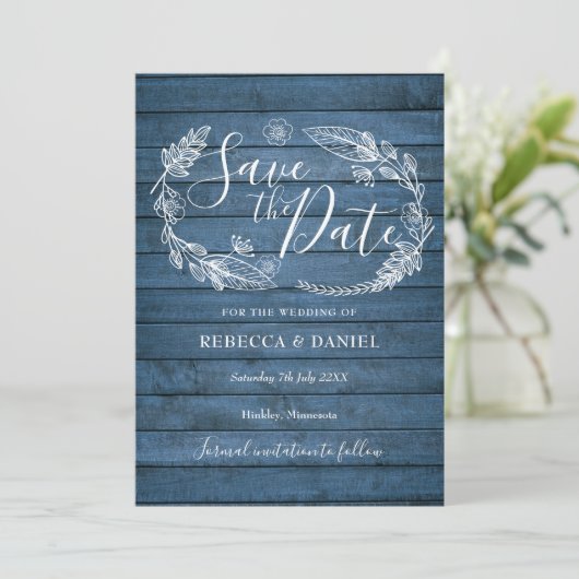 Blauer Rustikaler Wald Land Floral Save the Date (Stehend Vorderseite)
