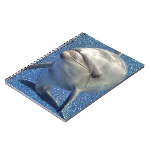 Blauer Schein-Delphin mit Diamant-Monogramm Notizblock (Linke Seite)