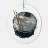 Blauer Schlinge-Trommel-Drumsticks und Keramikornament (Links)