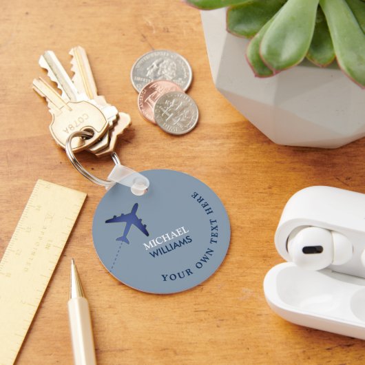 blauer Schlüsselanhänger mit Namen (Schreibtisch)