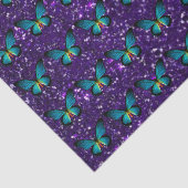 Blauer Schmetterling auf dem Lila Glitzer Seidenpapier (Ausschnitt)