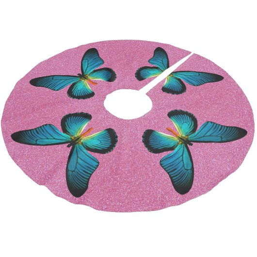 Blauer Schmetterling auf Rosa Glitzer Baumrock Polyester Weihnachtsbaumdecke (Schrägansicht)