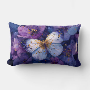 Blauer Schmetterling auf violetten Blumen Lendenkissen