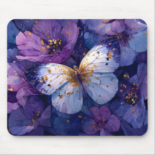 Blauer Schmetterling auf violetten Blumen Mousepad