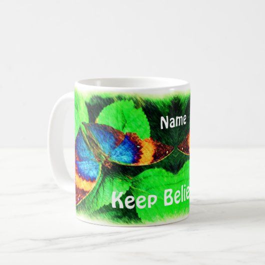 Blauer Schmetterling glaubt inspirierende Worte Kaffeetasse (Vorderseite Links)