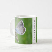 Blauer Schmetterling im Gras Kaffeetasse (Vorderseite Links)