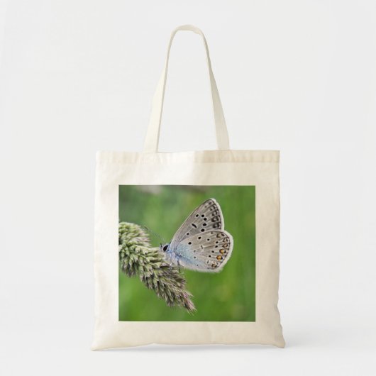 Blauer Schmetterling im Gras Tragetasche (Vorne)