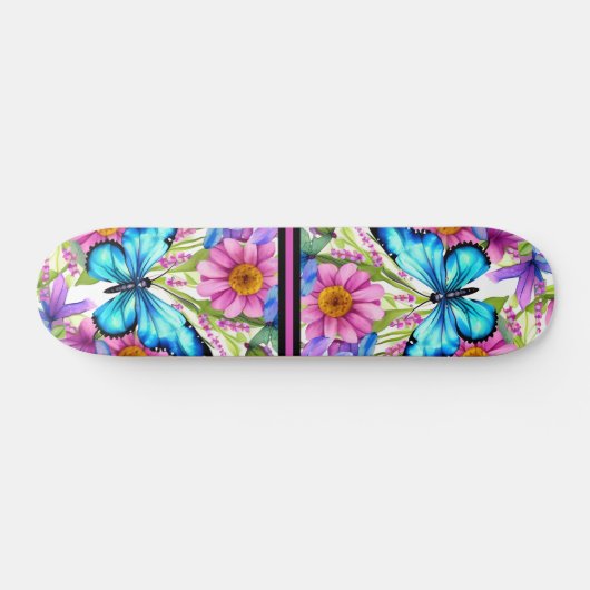 Blauer Schmetterling in einem Feld von Blume Skateboard (Horizontal)