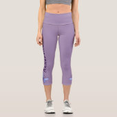Blauer Schmetterling - Name - Solides Violet Capri Leggings (Vorderseite)