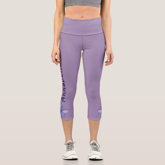 Blauer Schmetterling - Name - Solides Violet Capri Leggings (Vorderseite)