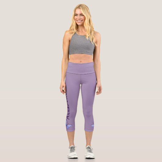 Blauer Schmetterling - Name - Solides Violet Capri Leggings (Vorderseite)