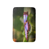 Blauer Schmetterling Natur Nah  Badematte (Vorderseite Vertikal)
