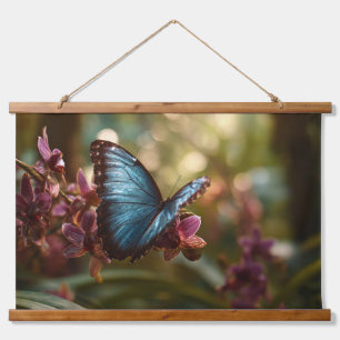 Blauer Schmetterling Sonnenbeschienene Blüten Gart Wandteppich Mit Holzrahmen
