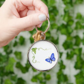 Blauer Schmetterling und grüner Schlüsselanhänger (Hand)
