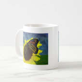 Blauer Schmetterling und Sonnenblume Hintergrund Kaffeetasse (Vorderseite Links)