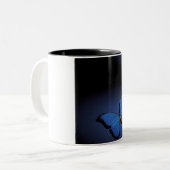 Blauer Schmetterling Zweifarbige Tasse (Vorderseite Links)