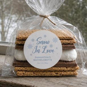 Blauer Schnee in Liebe Winter Bachelorette Runder Aufkleber