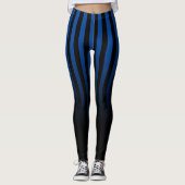 Blauer schwarzer Streifen in schwarzen Leggings (Vorderseite)