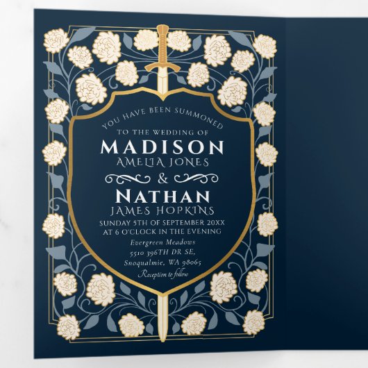 Blauer Schwert und Schild Mittelalterliche Hochzei Dreifach Gefaltete Einladung (Innen Erste Seite)