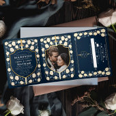 Blauer Schwert und Schild Mittelalterliche Hochzei Dreifach Gefaltete Einladung