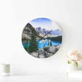 Blauer See Rocky Mountain Pinienwald Große Wanduhr (Zuhause)