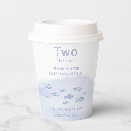 Blauer Seefisch niedlich illustriert Pappbecher (Rückseite)