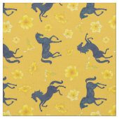 Blauer Sommer Pferde über Gelbblütenmuster Stoff (Nahaufnahme)