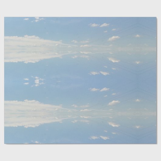 blauer sonnenbeleuchteter Himmel und helle Wolken  Geschenkpapier (Flach)