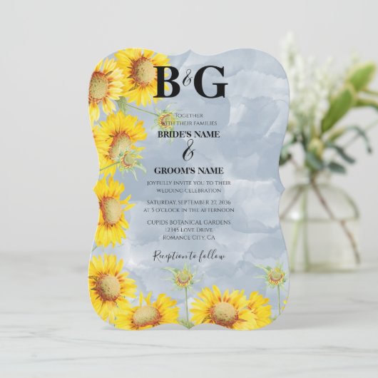 Blauer Sonnenblumen Monogramm Hochzeit Einladung (Stehend Vorderseite)