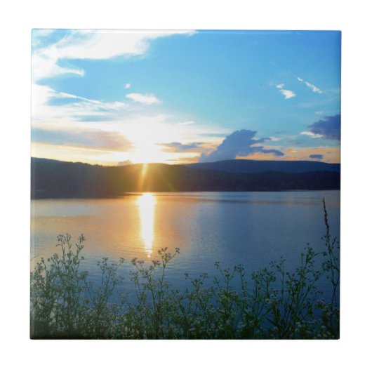 Blauer Sonnenuntergang am See Fliese (Vorderseite)