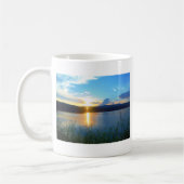 Blauer Sonnenuntergang am See Kaffeetasse (Links)