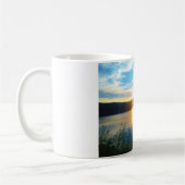 Blauer Sonnenuntergang am See Kaffeetasse (Links)