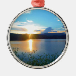 Blauer Sonnenuntergang am See Ornament Aus Metall
