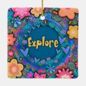 Blauer Spaß Blumenfarbene Hübsche Entdeckungsreise Keramikornament (Rückseite)