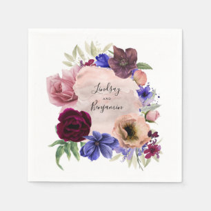Blauer staubiger rosa und burgunderroter floraler serviette