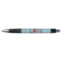 Blauer Stift mit "Liebe-" rotem und schwarzem
