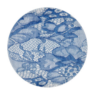 Blauer Stoff, afrikanisches Tulledesign. Schneidebrett