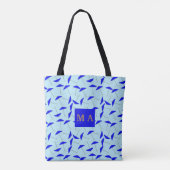 Blauer Strandschirm, Wiederholmuster Monogramm Tasche (Rückseite)