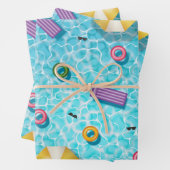 Blauer Swimmingpool mit bunter Pool-Ausrüstung Som Geschenkpapier Set (Beispiel)