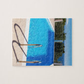 Blauer Swimmingpool mit Schritten in Meer Puzzle (Horizontal)