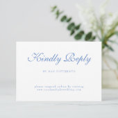 Blauer Text Weiße Hochzeit RSVP Karte (Stehend Vorderseite)