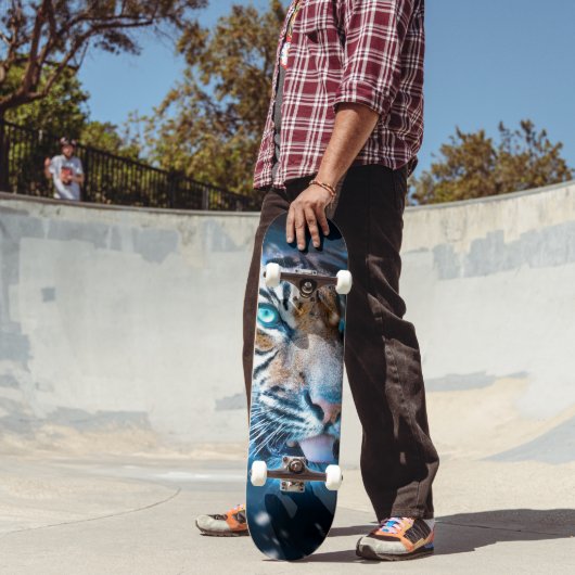 Blauer Tiger Skateboard (Außenbereich 2)