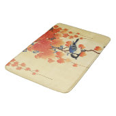 Blauer Tit Bird, Paulownia Zweig, Roter Herbst Blä Badematte (Schrägansicht)