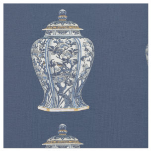 Blauer u. weißer Porzellan-Vase durch Stoff